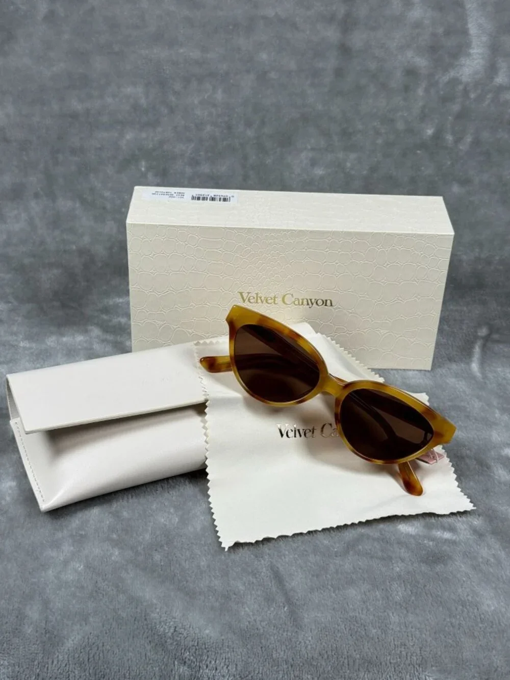 Velvet Canyon Beat Generation Amber Tortoise Sunglasses With UV400 Lenses & Case - Picture 2 of 6